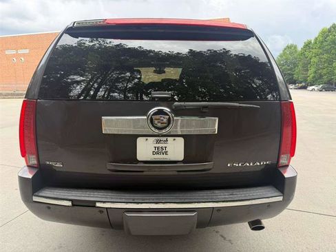 Used 2011 Cadillac Escalade ESV Premium AWD/4WD image 3