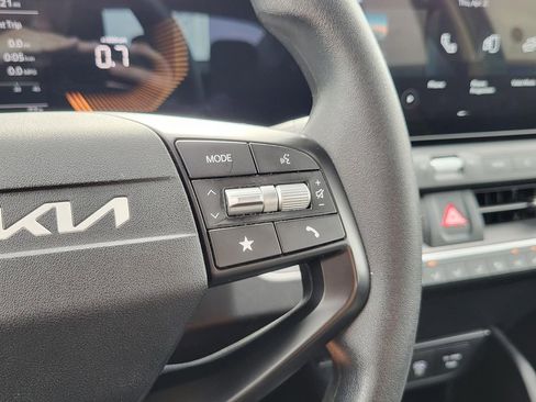 Used 2025 Kia K4 LXS image 22