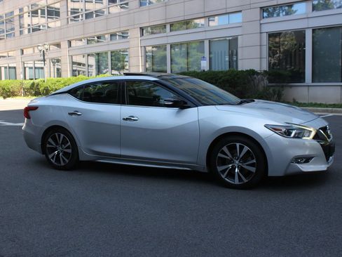 Used 2017 Nissan Maxima 3.5 SL FWD image 2