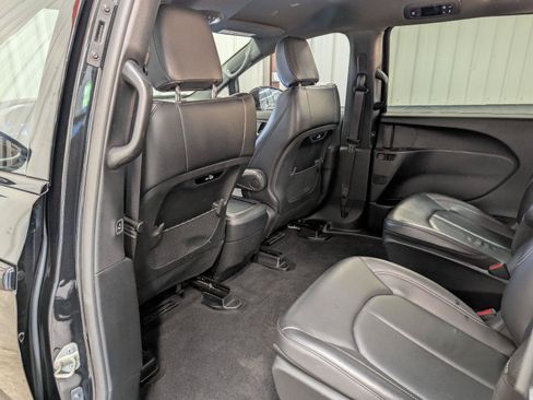 Used 2022 Chrysler Pacifica Touring-L w/ S Appearance Package FWD image 39