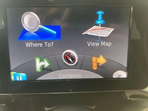 Used 2017 Mercedes-Benz GLC 300 4MATIC image 3