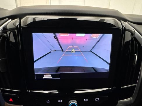 Used 2021 Chevrolet Traverse LT FWD image 26