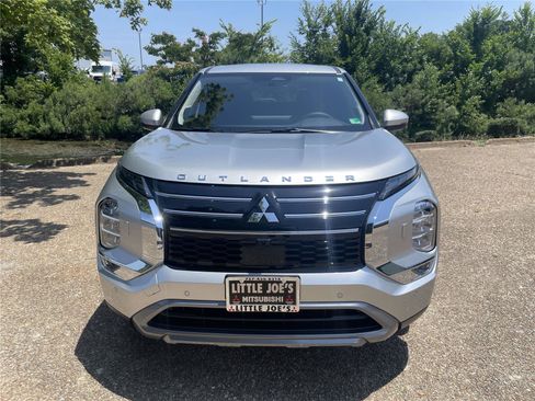 Used 2025 Mitsubishi Outlander SE AWD/4WD image 3