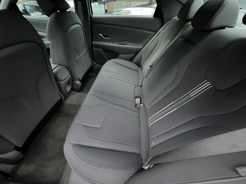 Used 2025 Hyundai Elantra SEL image 25