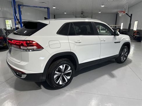 Certified 2024 Volkswagen Atlas Cross Sport SE image 7