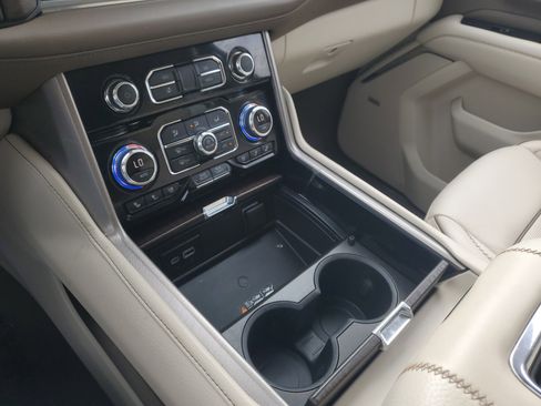 Used 2023 GMC Yukon XL Denali image 29