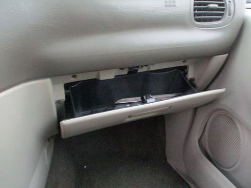 Used 2007 Chrysler Town & Country Touring FWD image 13
