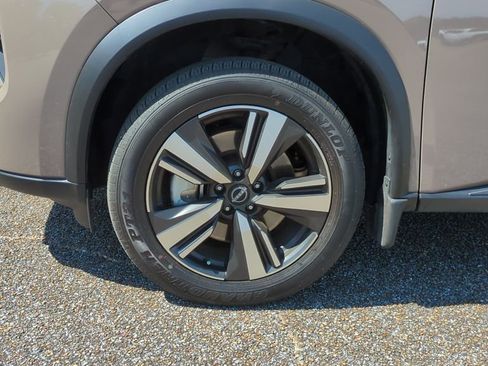 Used 2025 Nissan Rogue SL w/ Tech Package image 10