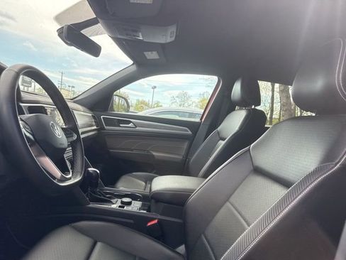 Used 2022 Volkswagen Atlas Cross Sport SE w/ Black Wheel Package AWD/4WD image 10