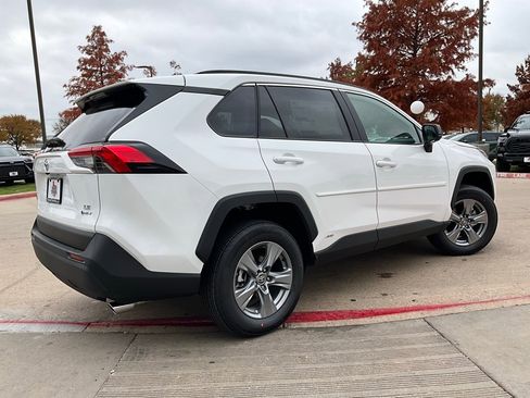 New 2025 Toyota RAV4 LE image 5