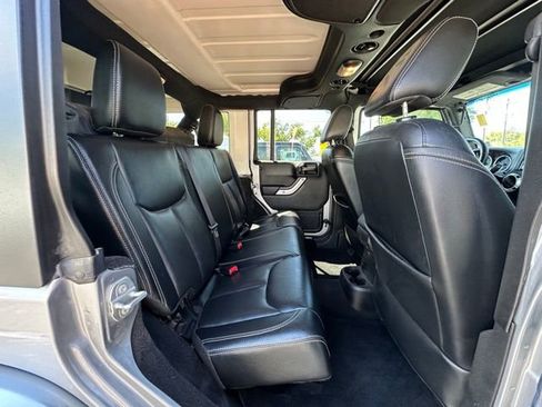 Used 2017 Jeep Wrangler Unlimited Rubicon w/ Connectivity Group AWD/4WD image 23