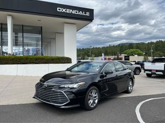 Used 2022 Toyota Avalon XLE image 1