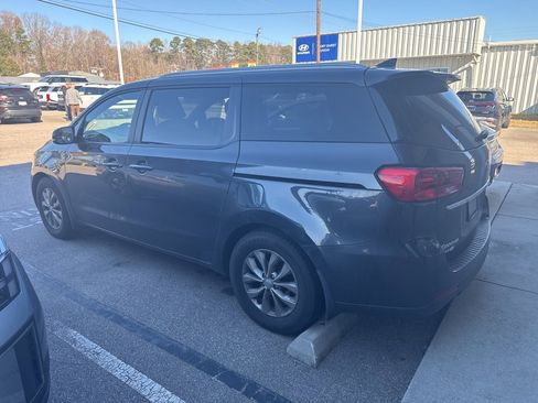 Used 2019 Kia Sedona LX image 6