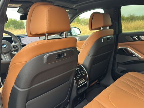 New 2026 BMW X6 xDrive40i w/ Climate Comfort Package image 14