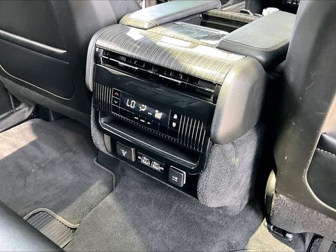 Used 2022 Jeep Wagoneer Series II w/ Premium Group I AWD/4WD image 32