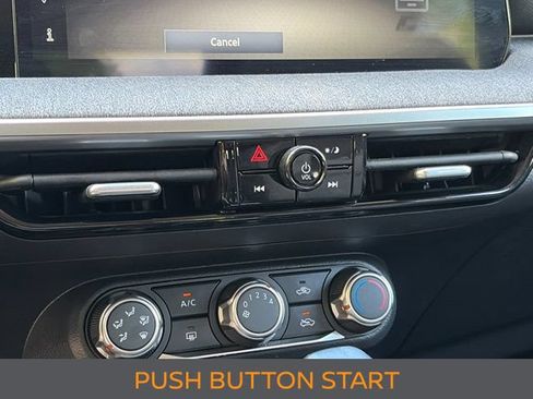 Certified 2025 Nissan Kicks SV FWD image 6