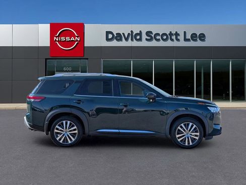 Used 2022 Nissan Pathfinder Platinum w/ Cargo Package image 4