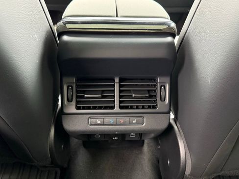 Certified 2026 Land Rover Range Rover Evoque Dynamic SE AWD/4WD image 35