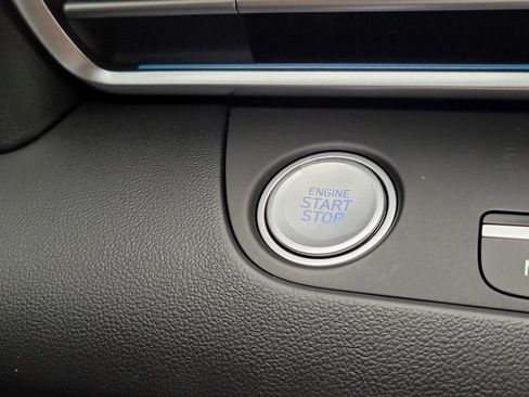 New 2025 Hyundai Elantra Limited image 30