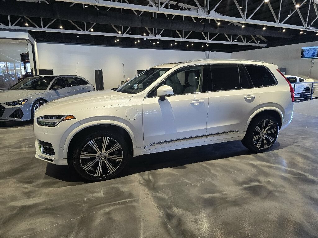 Used 2024 Volvo XC90 T8 Plus w/ Protection Package Premier AWD/4WD image 8