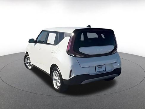 Used 2025 Kia Soul LX w/ LX Technology Package FWD image 10