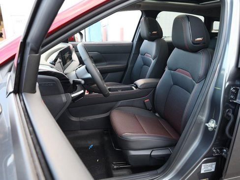 New 2026 Nissan Kicks SR w/ SR Premium Package image 10