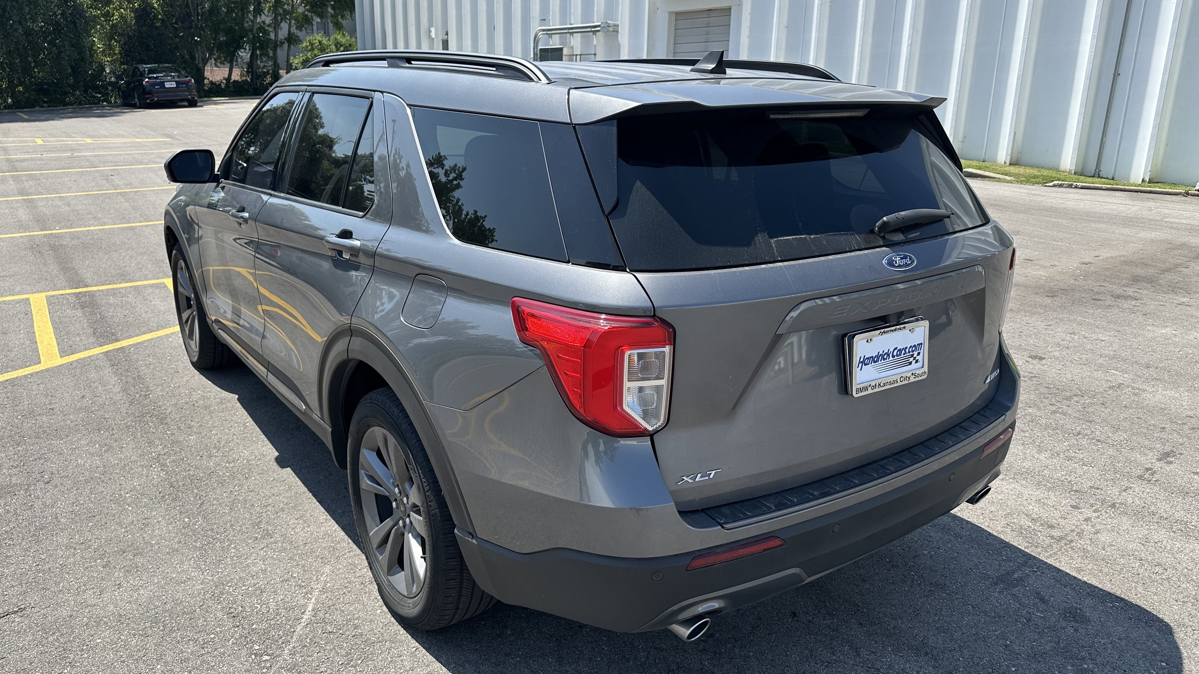 Used 2021 Ford Explorer XLT w/ Equipment Group 202A AWD/4WD image 8