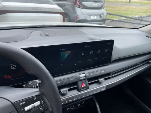 Used 2025 Kia K4 LXS image 17