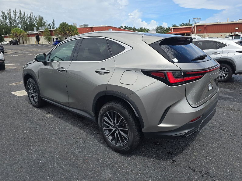 Used 2023 Lexus NX 250 FWD w/ Towing Package (2000 Lbs) image 4