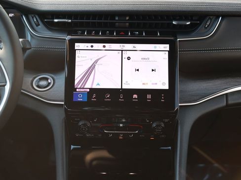 New 2025 Jeep Grand Cherokee Limited image 23