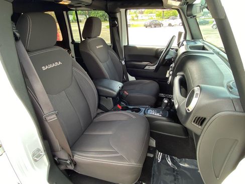 Used 2017 Jeep Wrangler Unlimited Sahara AWD/4WD image 32