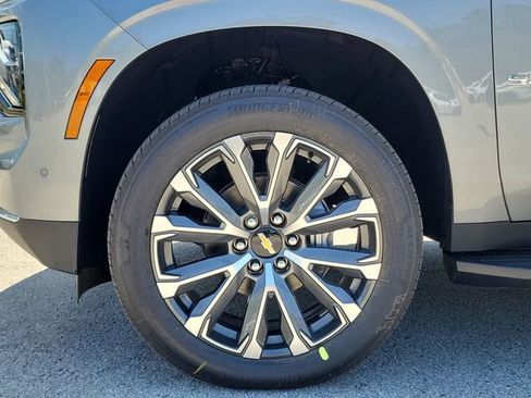 New 2026 Chevrolet Suburban High Country AWD/4WD image 5