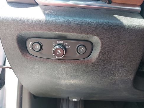 Used 2018 Chevrolet Traverse High Country AWD/4WD image 28