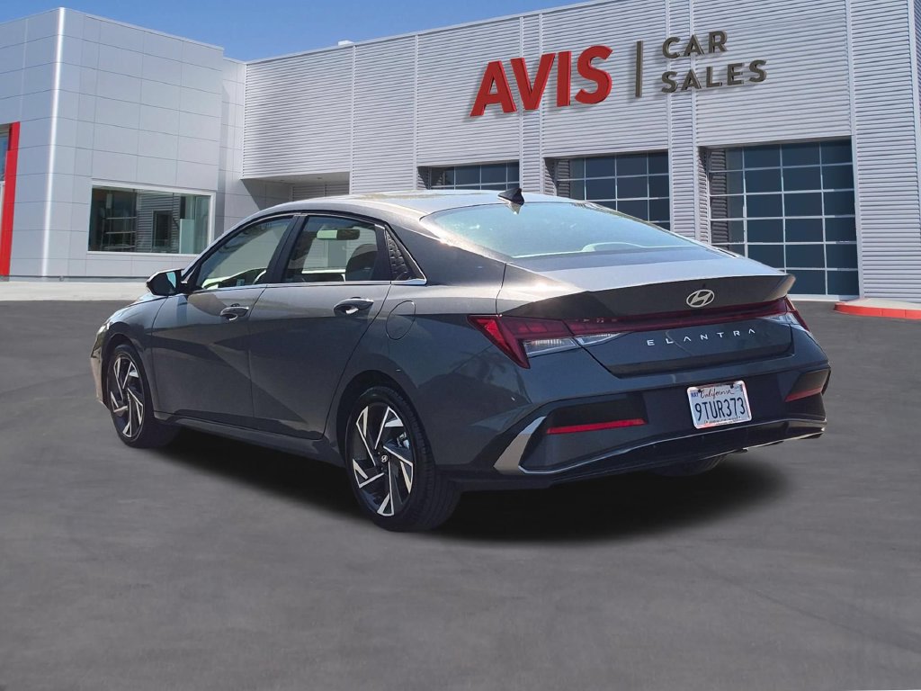 Used 2025 Hyundai Elantra SEL FWD image 9