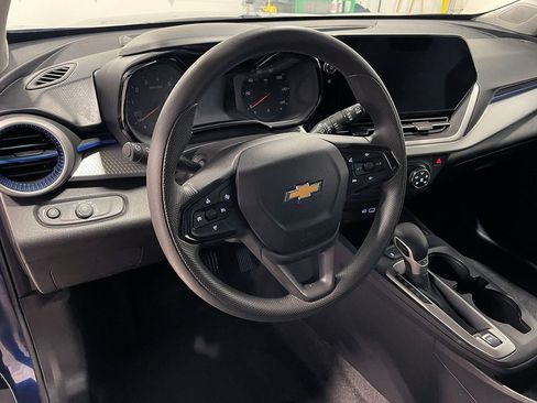 Used 2024 Chevrolet Trax LS w/ LS Convenience Package image 18