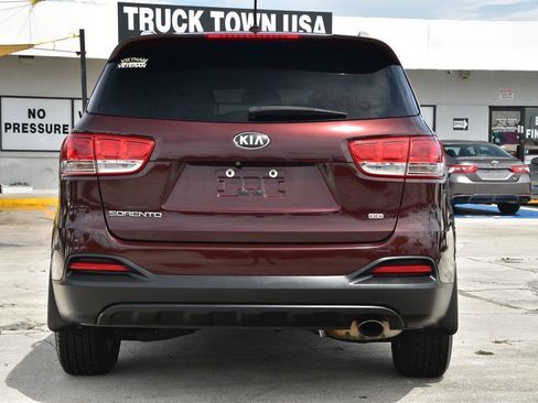Used 2017 Kia Sorento FWD image 6