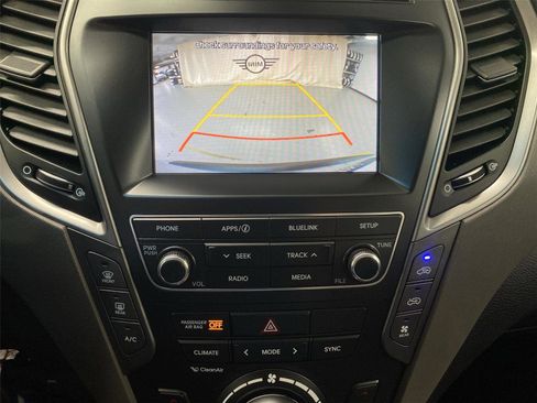 Used 2017 Hyundai Santa Fe SE image 26