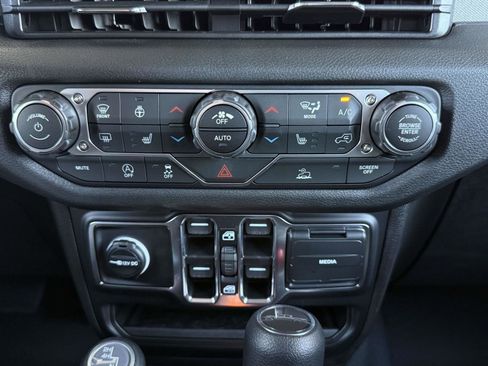 New 2025 Jeep Gladiator Sport AWD/4WD image 11