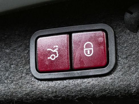 Used 2019 Mercedes-Benz C 300 Sedan image 32