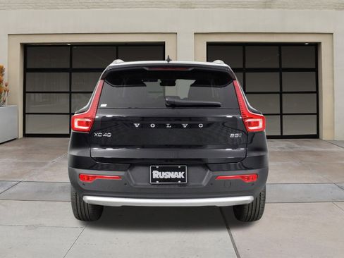 New 2025 Volvo XC40 B5 Core w/ Climate Package image 4