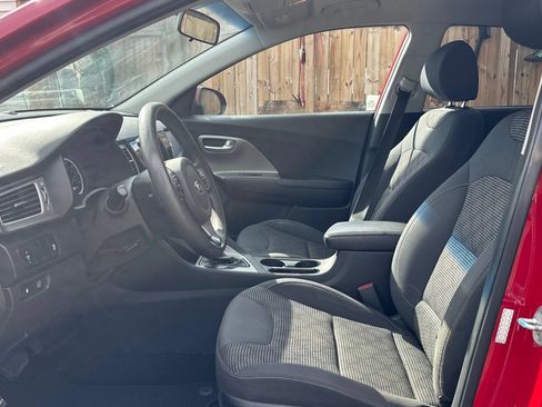 Used 2017 Kia Niro FE FWD image 9