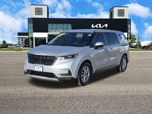 Certified 2023 Kia Carnival LX image 5