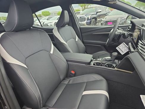Used 2026 Toyota Camry SE w/ Convenience Package FWD image 11