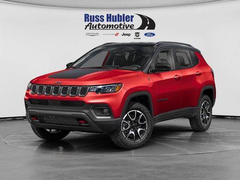 Used 2025 Jeep Compass Trailhawk w/ Trailhawk Elite Group AWD/4WD image 2