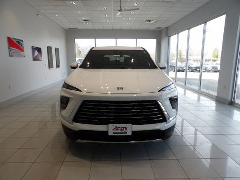 Used 2025 Buick Enclave Preferred image 2