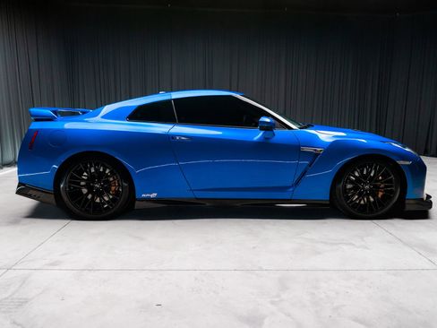 Used 2020 Nissan GT-R Premium image 15