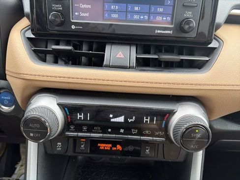 Used 2021 Toyota RAV4 XLE w/ XLE Grade Weather Package image 28