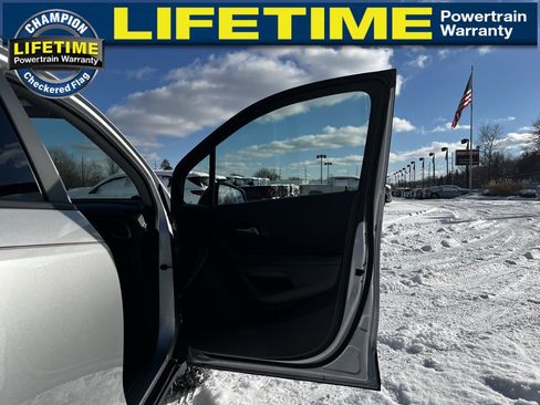 Certified 2022 Chevrolet Trax LT w/ Redline Edition image 32