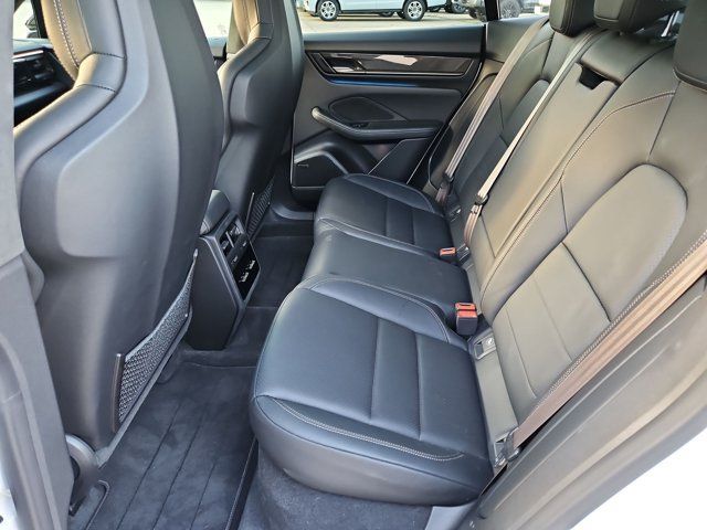 Used 2025 Porsche Macan Turbo Electric AWD/4WD image 20