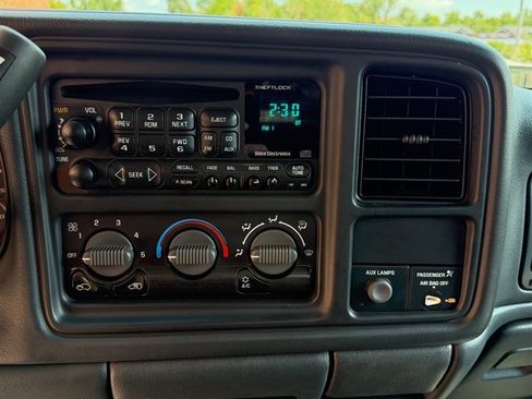Used 2001 Chevrolet Silverado 2500 Extended Cab LS w/ Snow Plow Prep Pkg AWD/4WD image 16